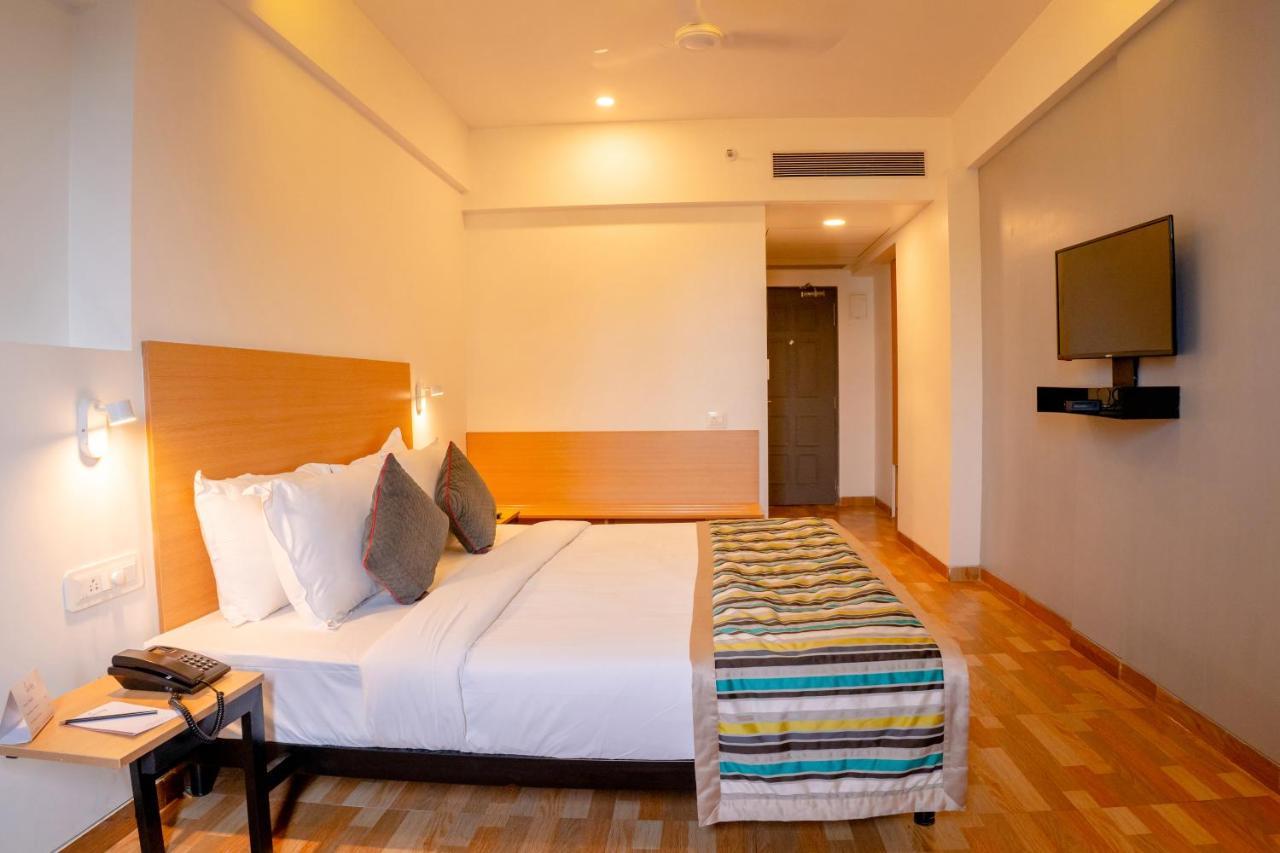 Hotel TGI Ameya Grand Panaji Exterior foto