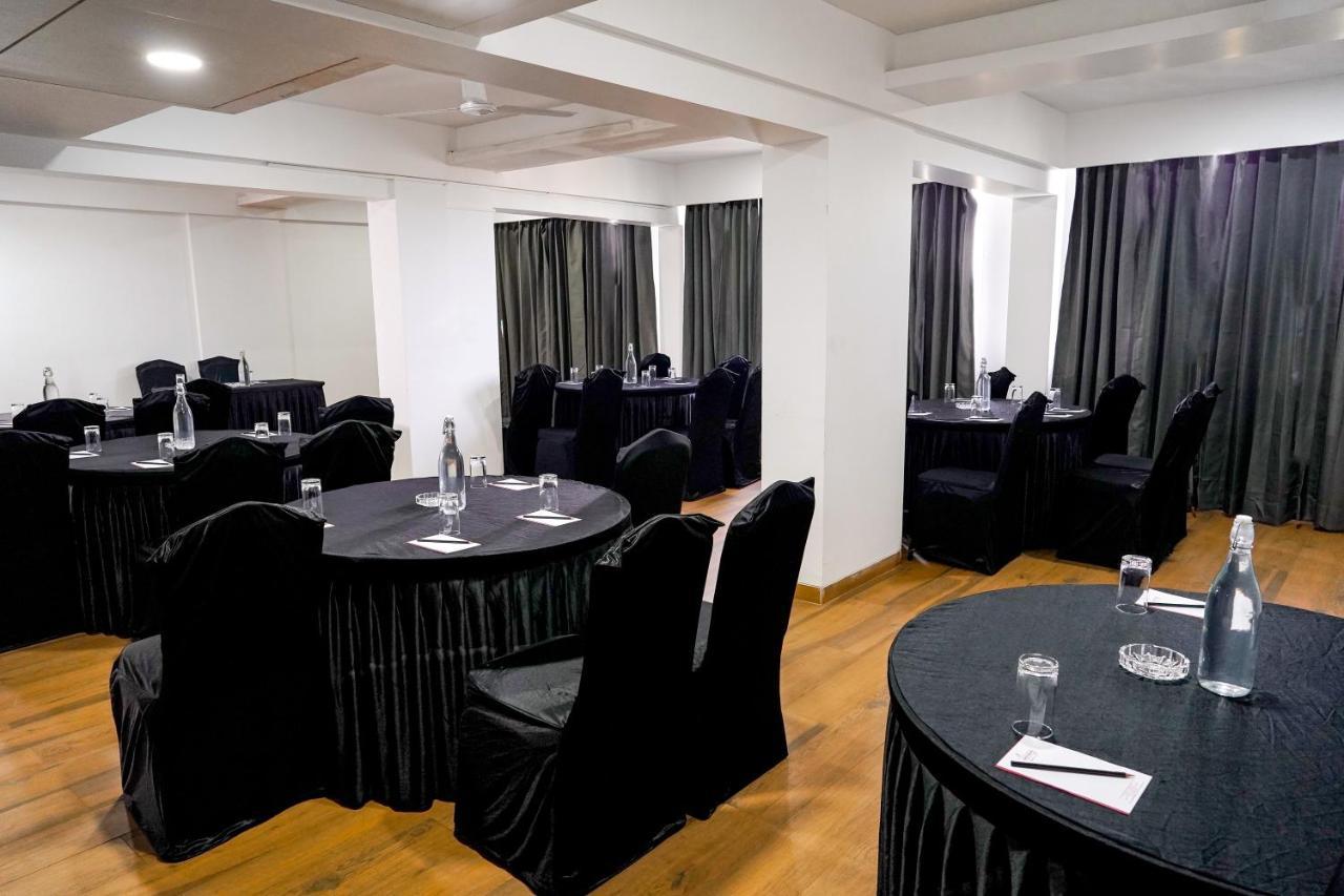 Hotel TGI Ameya Grand Panaji Exterior foto
